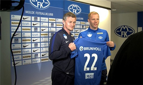 北京国安队获足协杯赛冠军，贺信来了！（北京国安捧起足协杯冠军，贺信送达！）