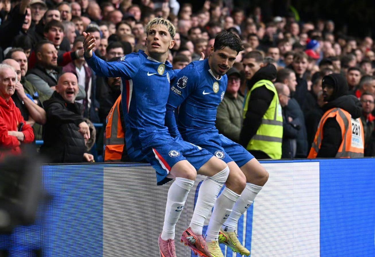 跟队：多特在与狼队谈法比奥-席尔瓦转会，预计本周将加速