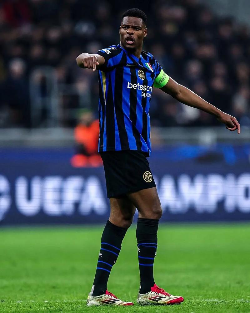 记者：由于格雷茨卡的未来不明朗，拜仁将巴莱巴加入引援清单