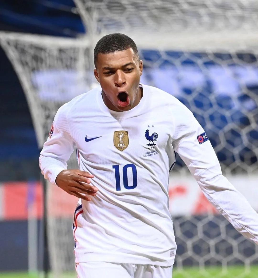 状态持续火热！本轮英超送助攻，福登最近3场比赛已造5球