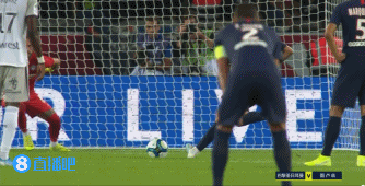 巴黎人报：萨福诺夫四场仅失三球，大巴黎一门之争已经白热化（巴黎人报：萨福诺夫四战仅丢3球，巴黎门将一号位竞争进入白热期）