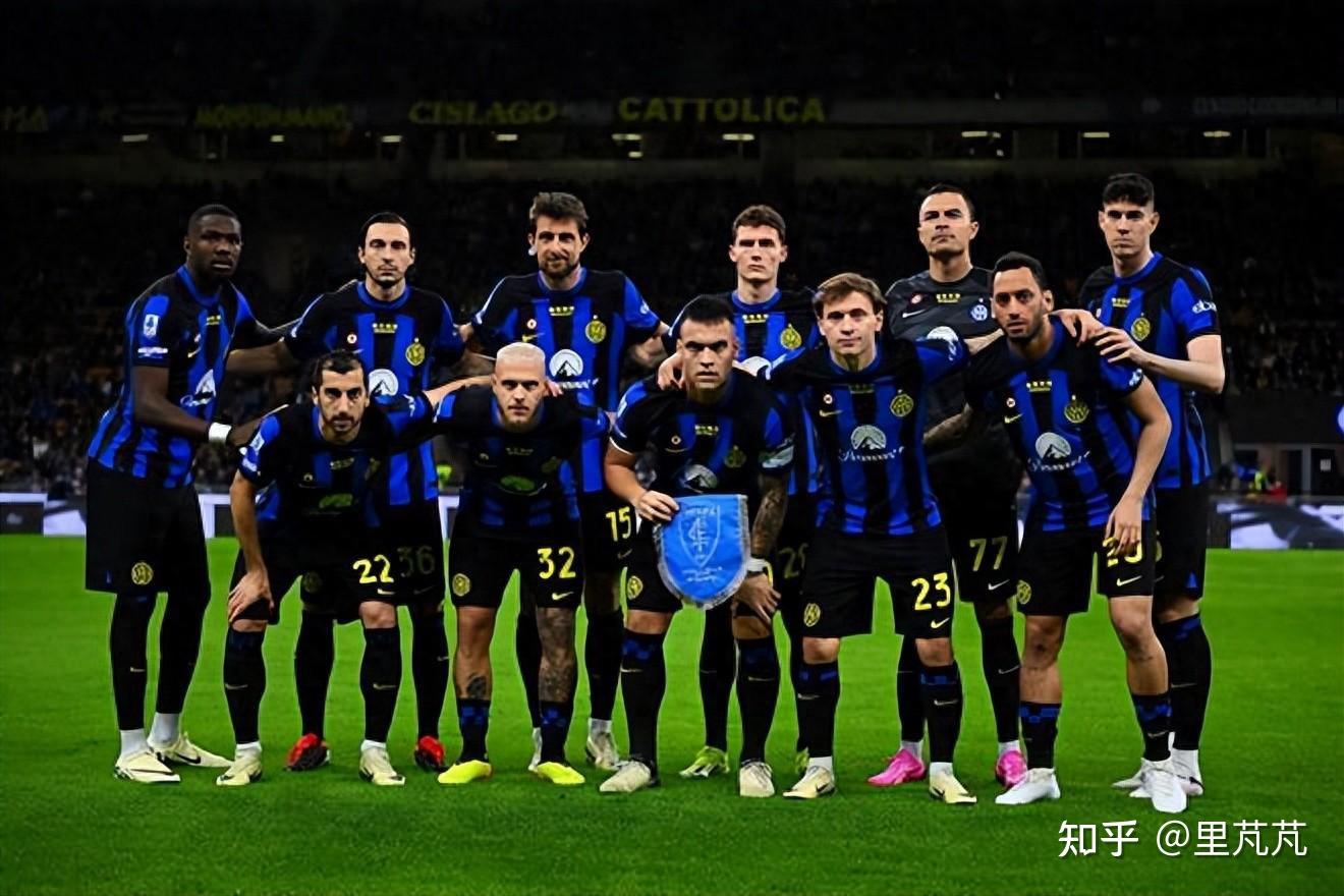 利物浦欧冠大名单：萨拉赫缺阵！范戴克领衔，维尔茨在列（利物浦公布欧冠名单：范戴克领军，萨拉赫缺席，维尔茨入选）