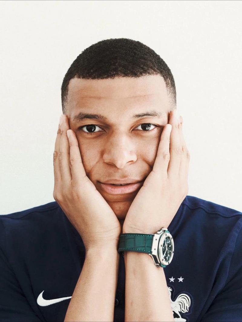 尤文官方：弗拉霍维奇已成功接受手术，将于明日开始康复计划