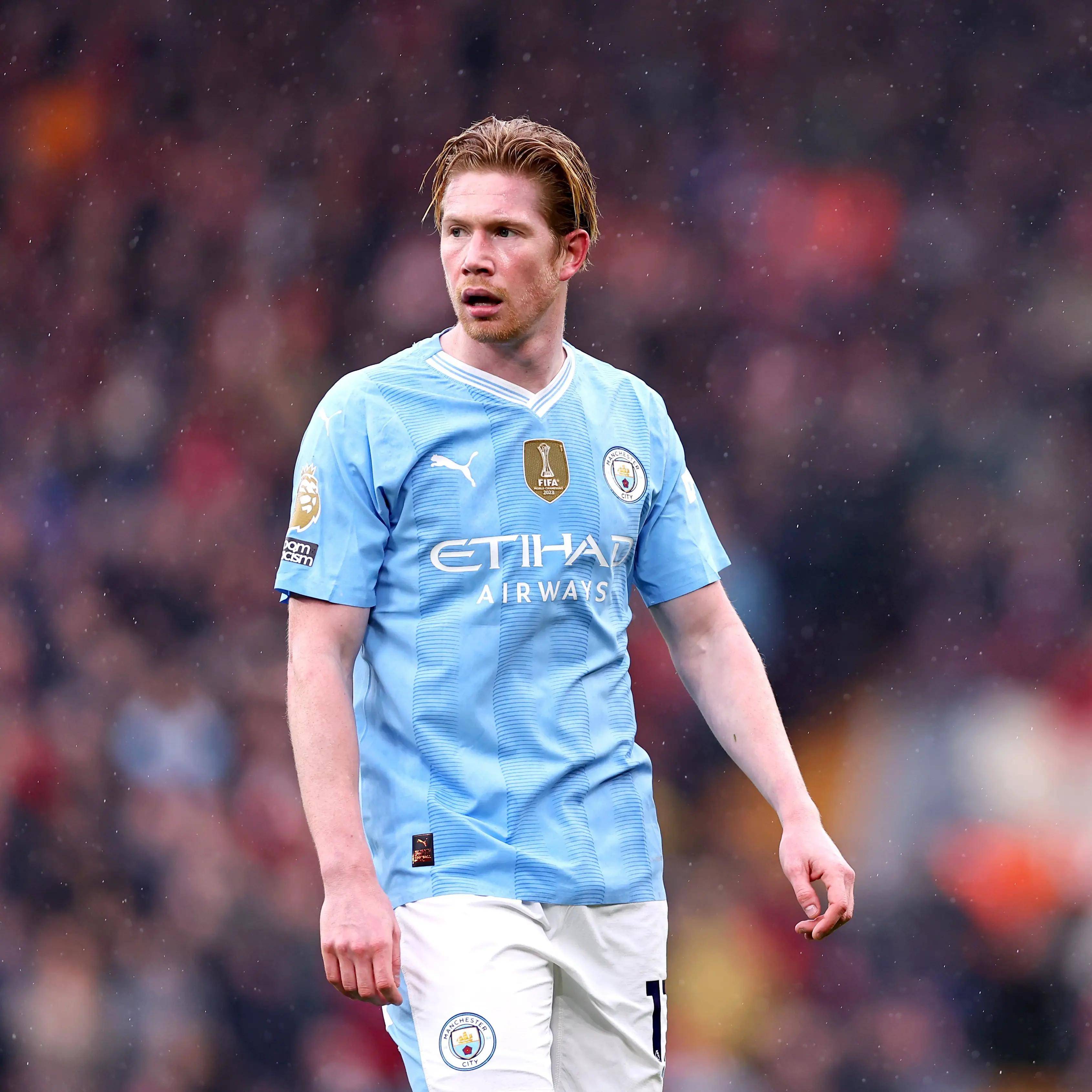 利兹联主场气势如虹，连斩蓝军创26年纪录（利兹联主场强势，连克蓝军刷新26年纪录）