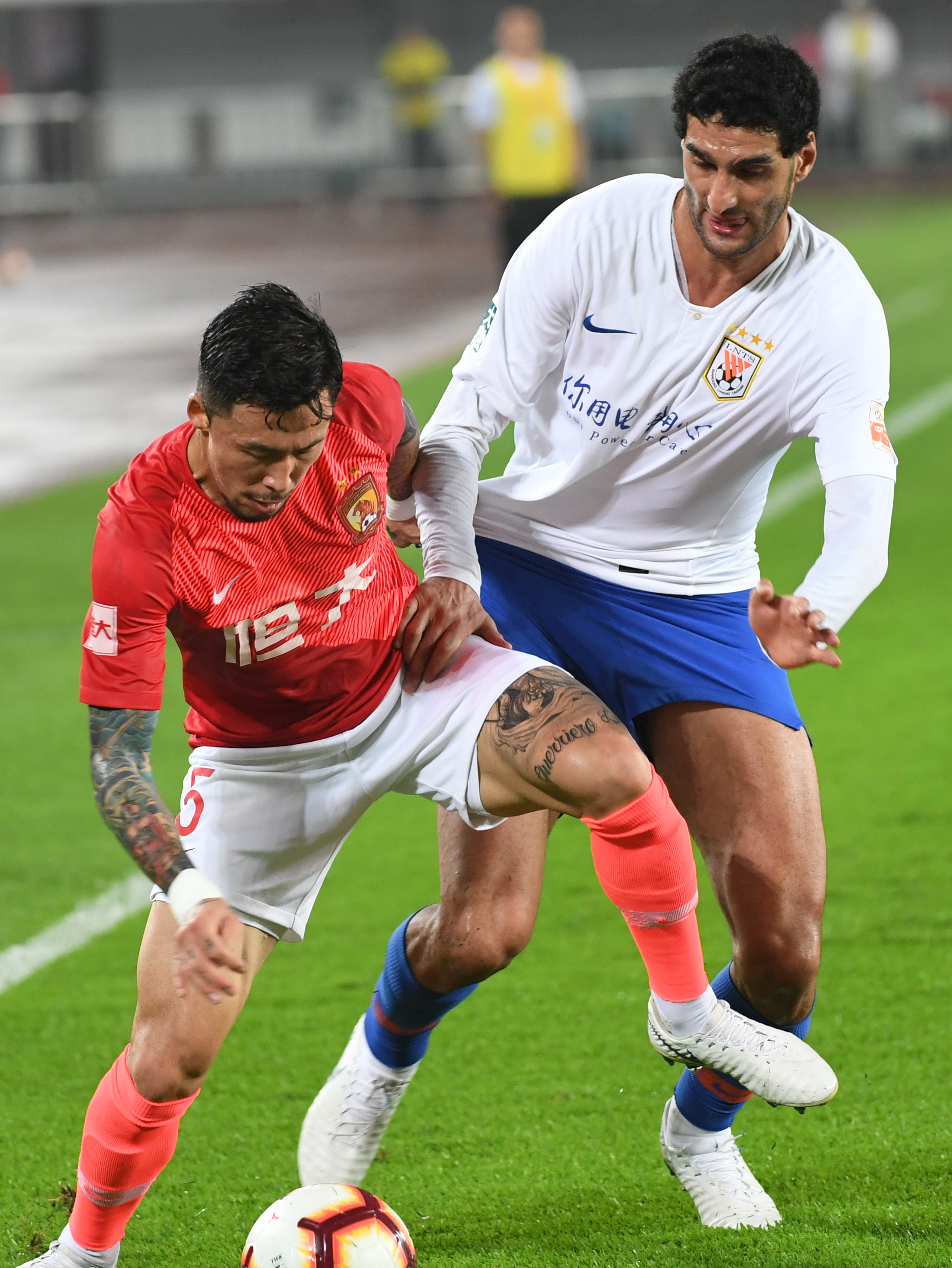 科莫官方：迪奥恩在塞内加尔集训期间遭遇右大腿股二头肌损伤（科莫通报：迪奥恩在塞内加尔集训时右大腿股二头肌受伤）