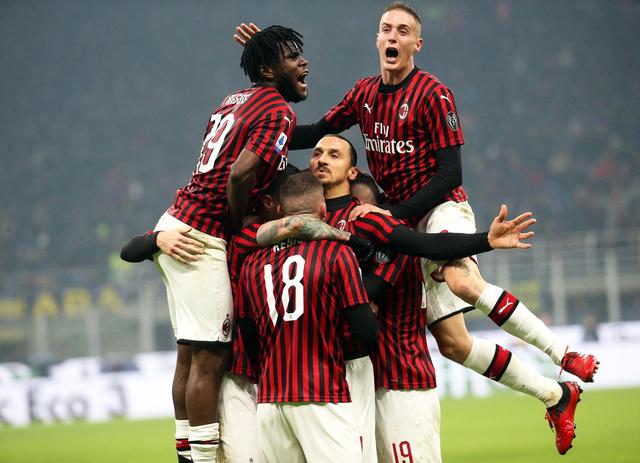 CBA俱乐部杯，山东男篮半场55-50领先青岛男篮，山东队半场打出12人轮换