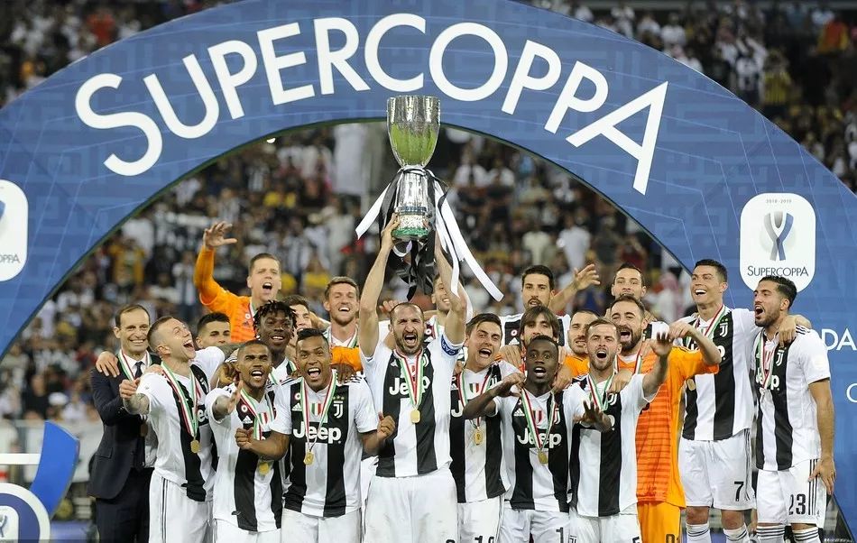 足球评论员如何分析比赛？（足球赛事解读：评论员的分析思路）